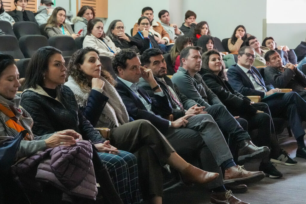 Exitoso cierre del ciclo aHA!Cs 2025 con dramaturgo Marco Antonio de la Parra